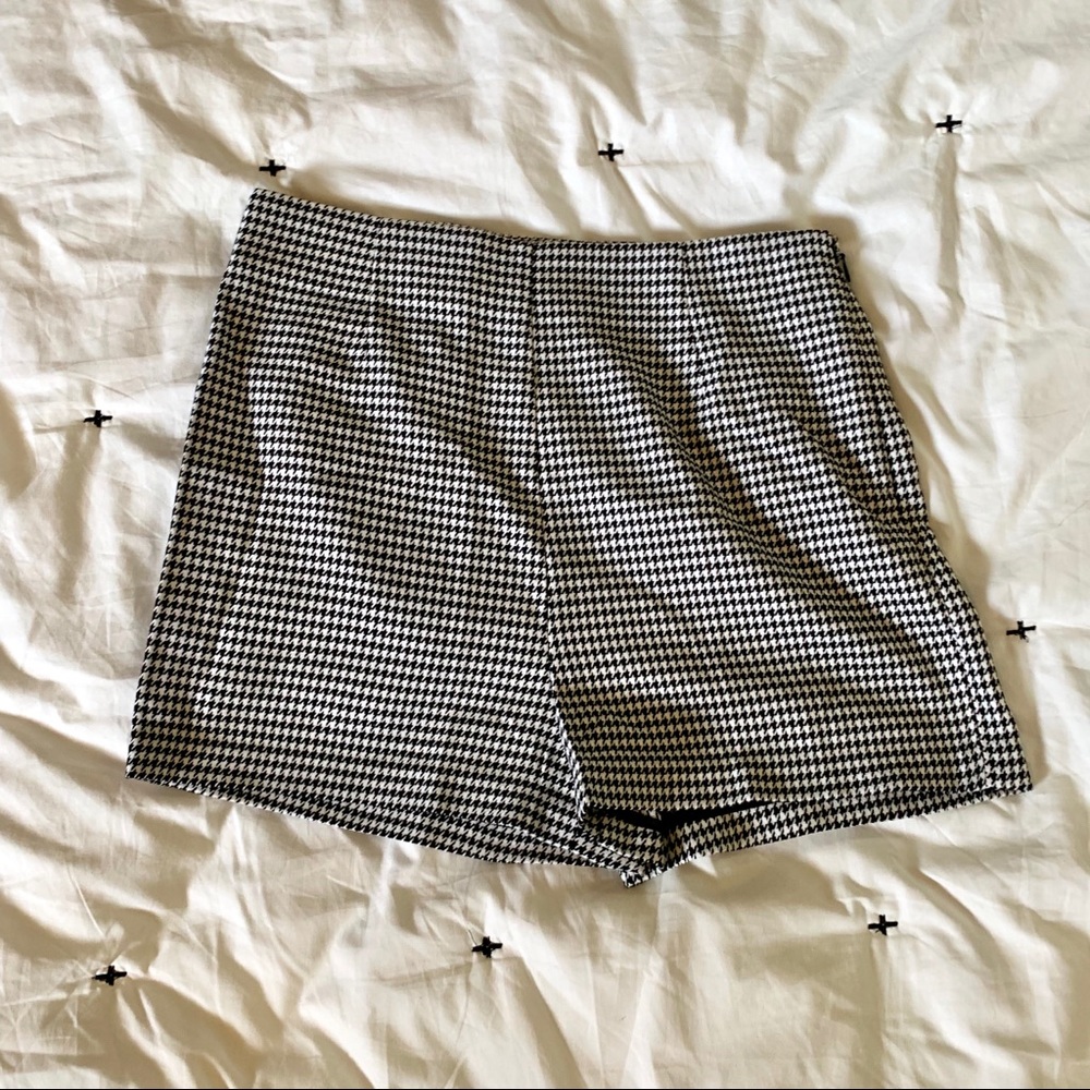 High waisted houndstooth shorts